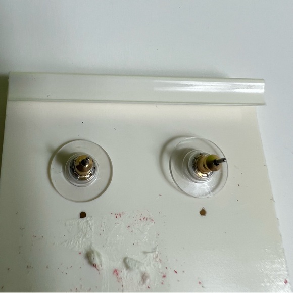 2028 Elegant Gold tone rhinestones earrings - Picture 5 of 5